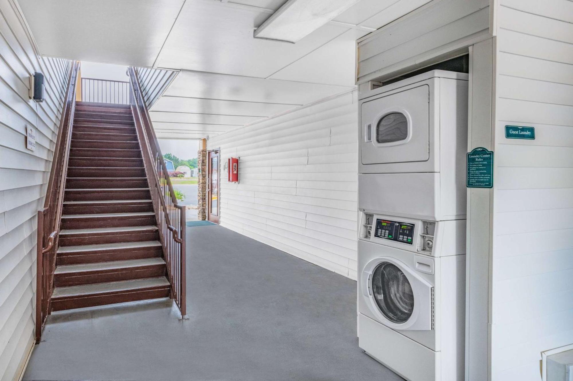 Baymont By Wyndham Commerce Ga Near Tanger Outlets Mall מראה חיצוני תמונה