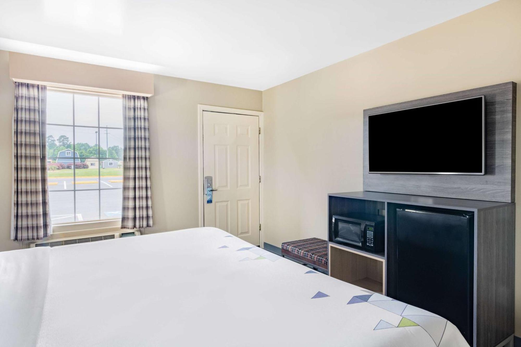 Baymont By Wyndham Commerce Ga Near Tanger Outlets Mall מראה חיצוני תמונה