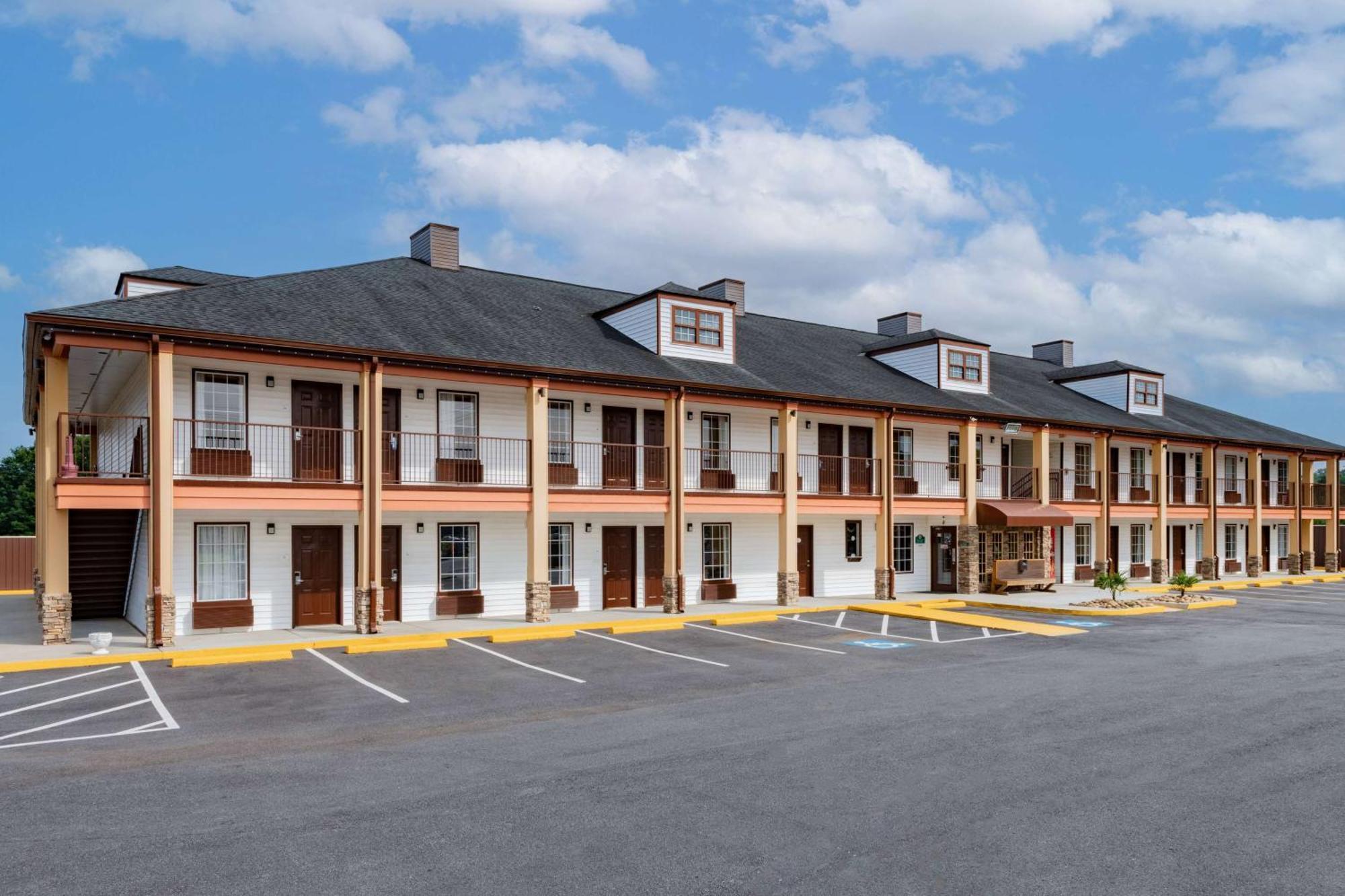Baymont By Wyndham Commerce Ga Near Tanger Outlets Mall מראה חיצוני תמונה
