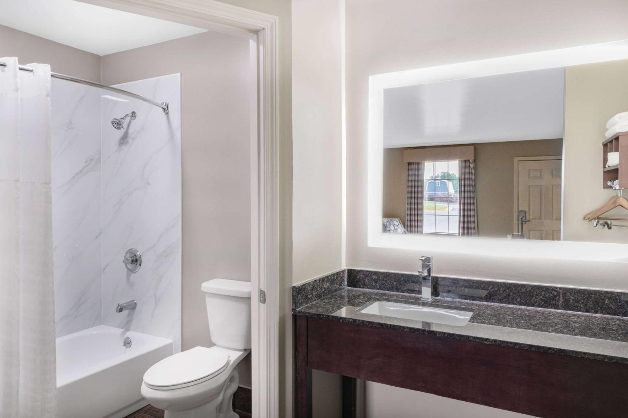 Baymont By Wyndham Commerce Ga Near Tanger Outlets Mall מראה חיצוני תמונה
