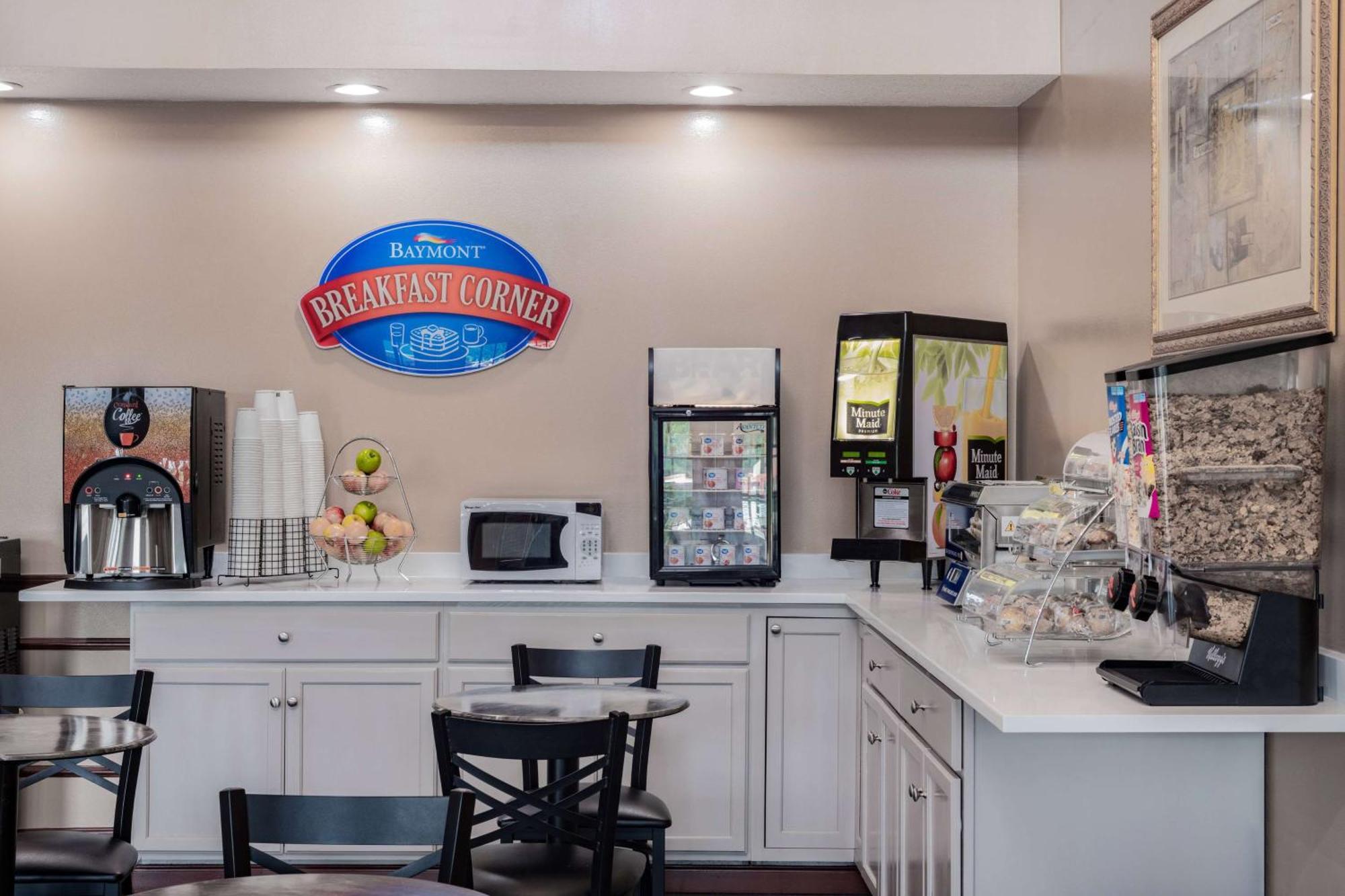 Baymont By Wyndham Commerce Ga Near Tanger Outlets Mall מראה חיצוני תמונה