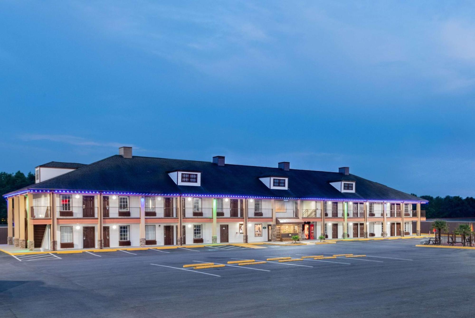 Baymont By Wyndham Commerce Ga Near Tanger Outlets Mall מראה חיצוני תמונה