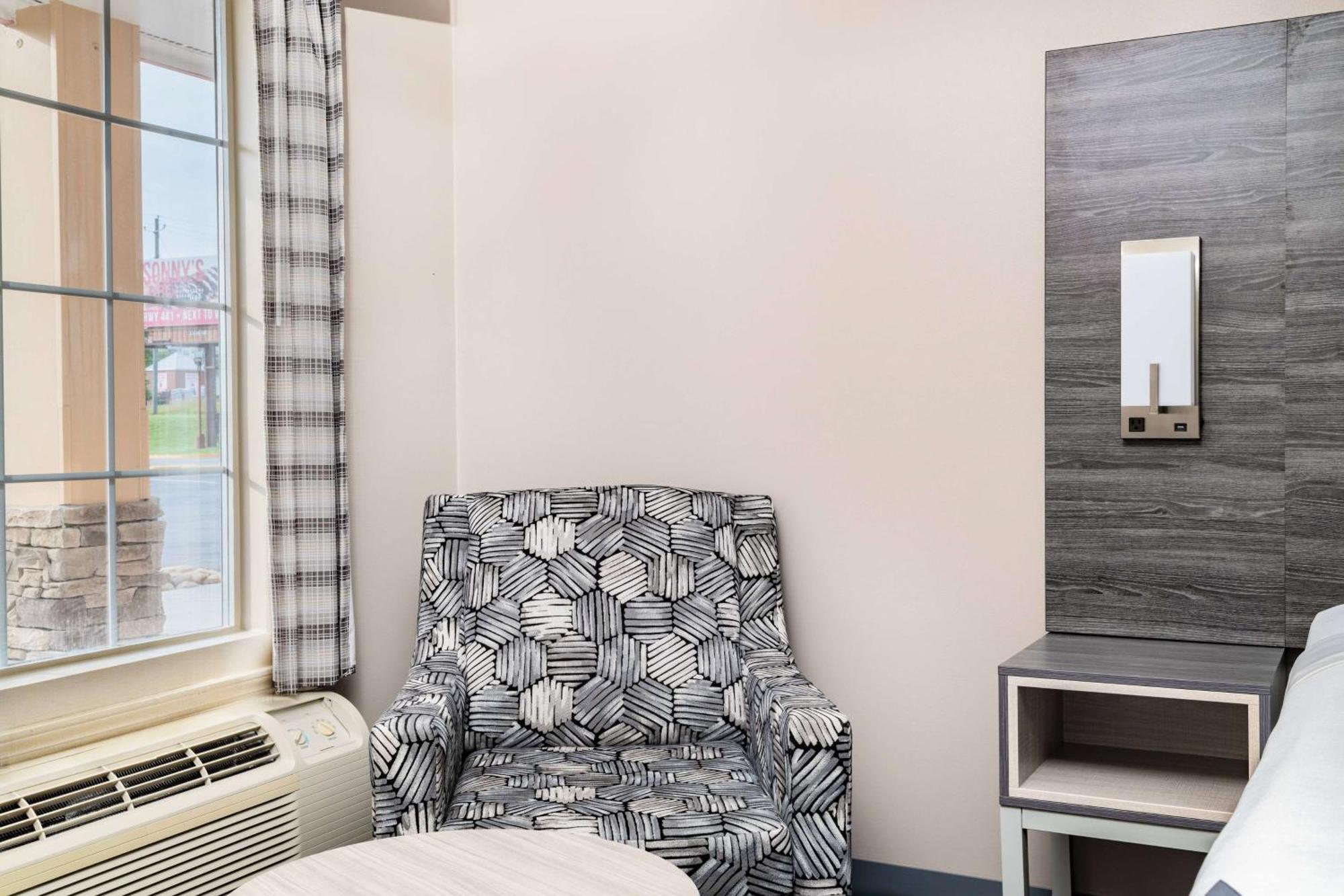 Baymont By Wyndham Commerce Ga Near Tanger Outlets Mall מראה חיצוני תמונה