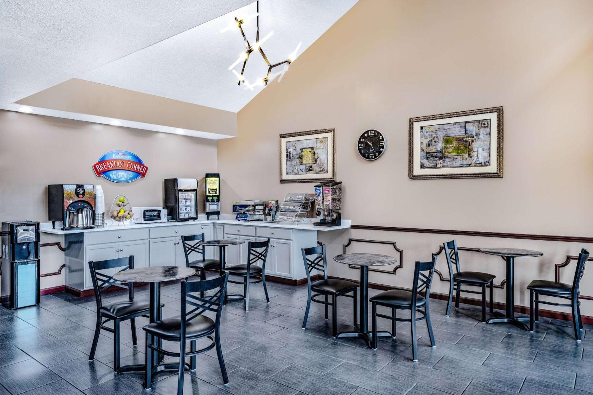 Baymont By Wyndham Commerce Ga Near Tanger Outlets Mall מראה חיצוני תמונה