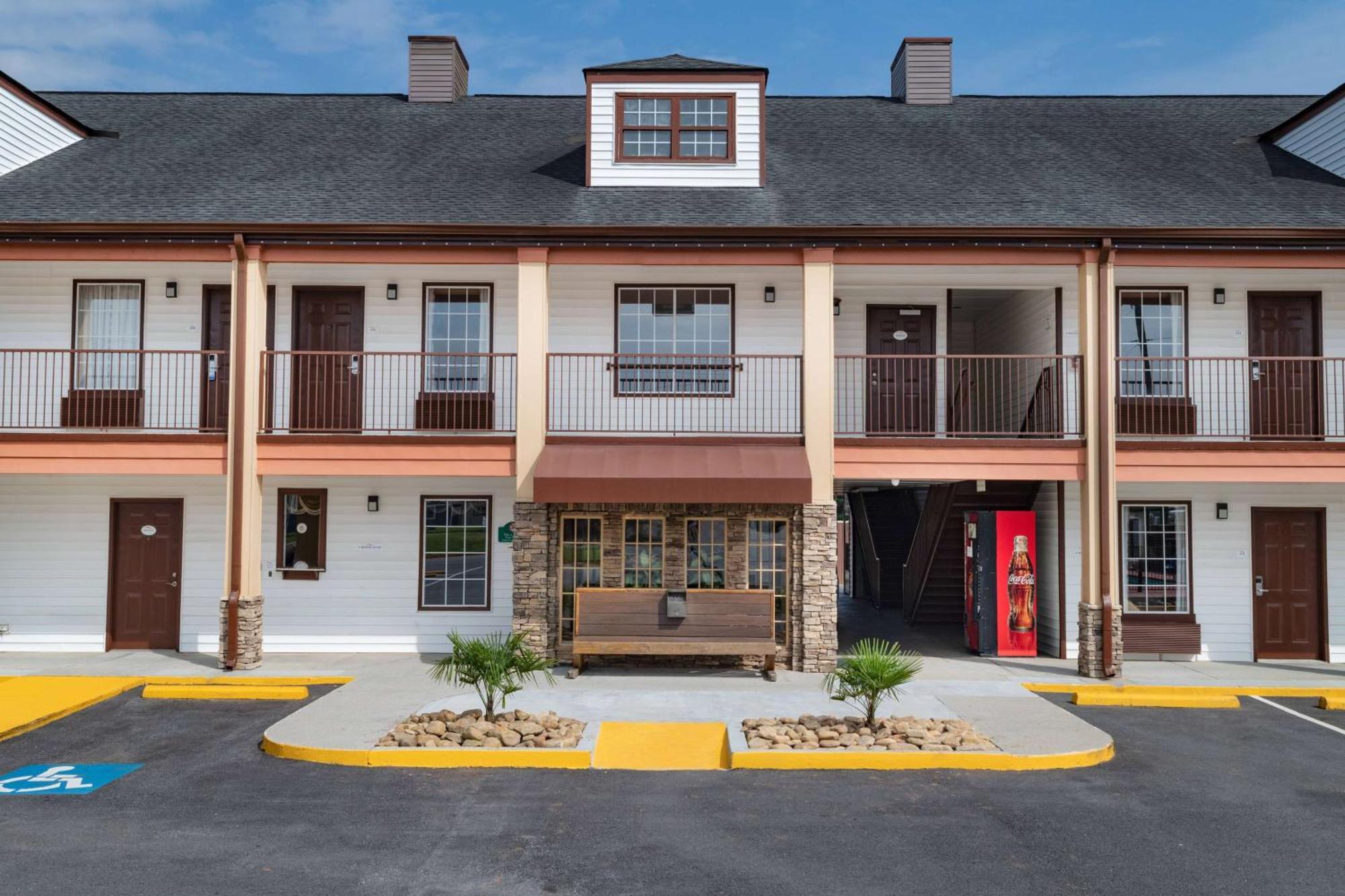 Baymont By Wyndham Commerce Ga Near Tanger Outlets Mall מראה חיצוני תמונה