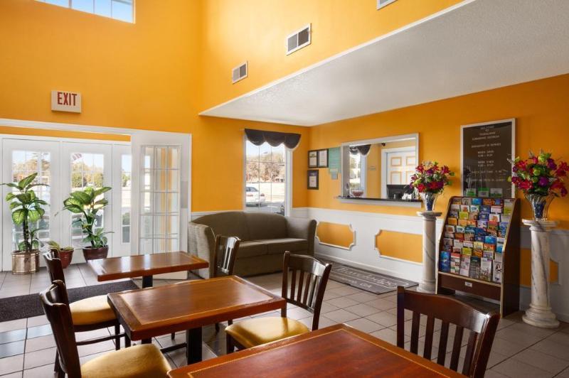 Baymont By Wyndham Commerce Ga Near Tanger Outlets Mall מראה חיצוני תמונה