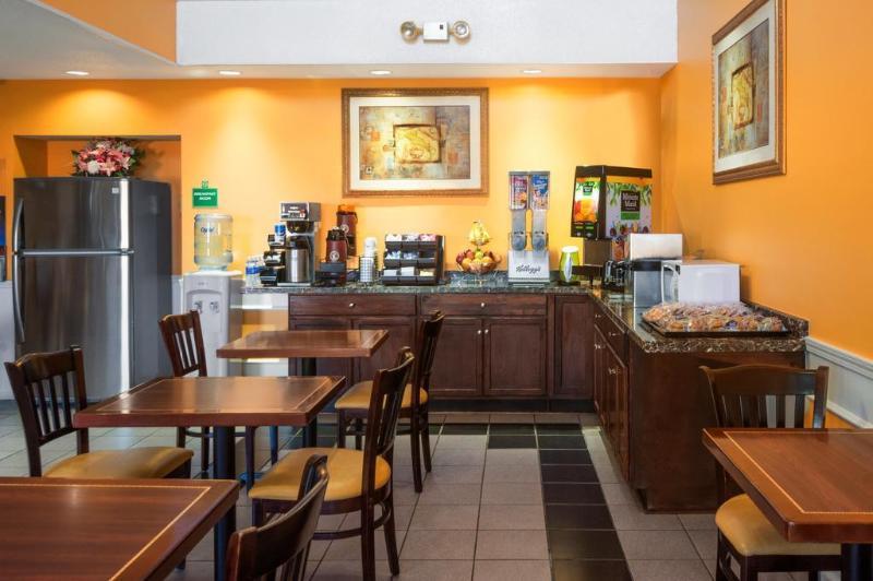 Baymont By Wyndham Commerce Ga Near Tanger Outlets Mall מראה חיצוני תמונה