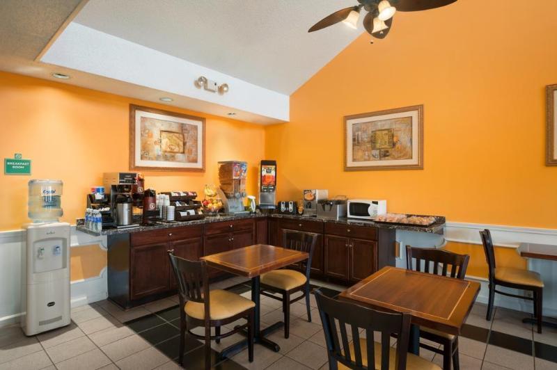 Baymont By Wyndham Commerce Ga Near Tanger Outlets Mall מראה חיצוני תמונה